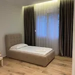 Leonard\'S Apartment