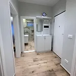 Leonard\'S Apartment
