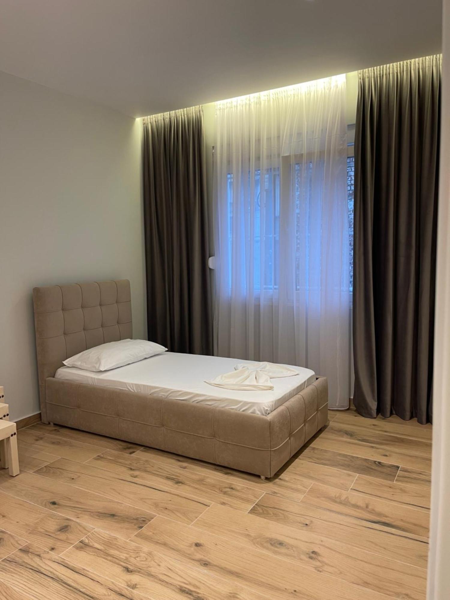 Leonard's Apartament